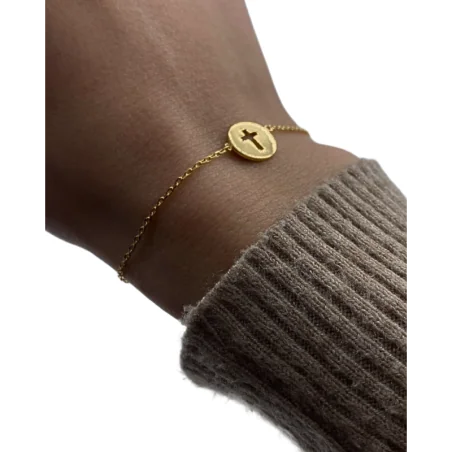 Bracelet doré avec médaille croix plaqué or