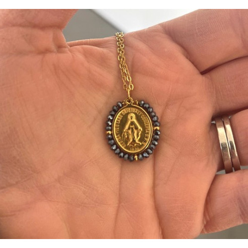 Médaille avec perles gris foncé