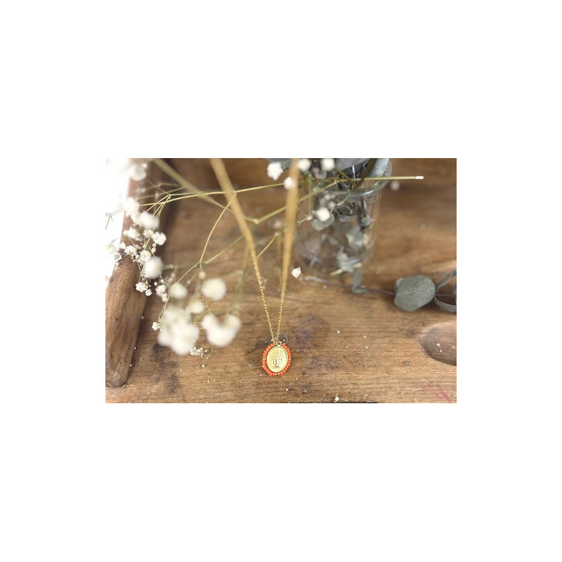 Collier avec Médaille Miraculeuse et Perles