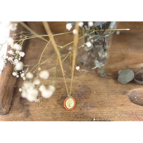 Collier avec Médaille Miraculeuse et Perles