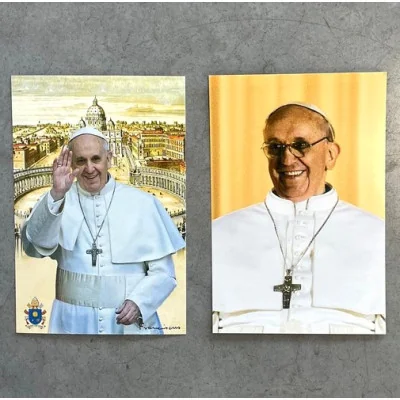 Carte postale du Pape François - 10x15cm | Comptoir Religieux