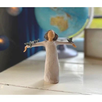 Statue Willow Tree - La Joie - dans une chambre d'enfant