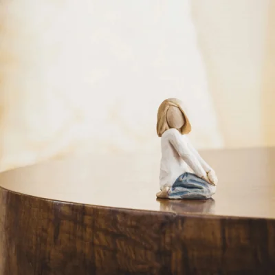 Statue Willow Tree - Joyful Child (enfant joyeux) avec décor