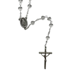 Chapelet perle cœur en verre transparent de plus près