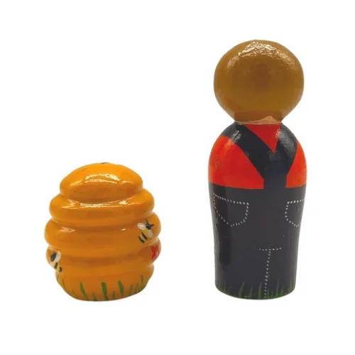 Garçon européen et sa ruche