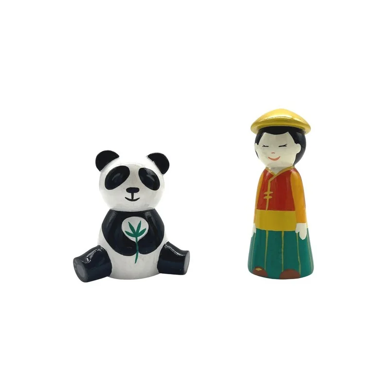 Garçon asiatique et son panda