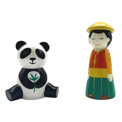 Garçon asiatique et son panda Garçon asiatique et son panda