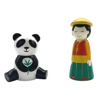 Garçon asiatique et son panda