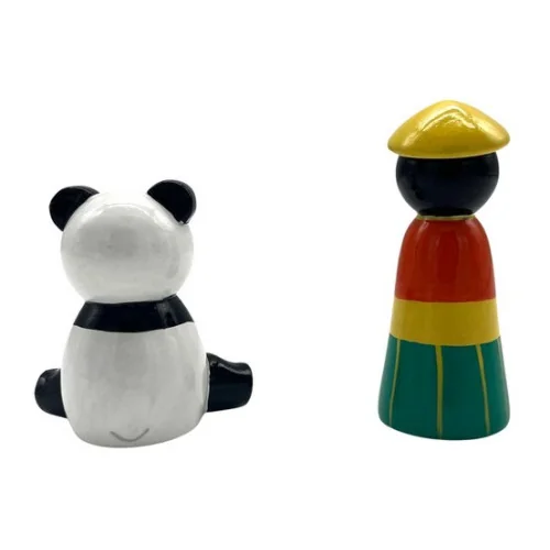 Garçon asiatique et son panda - dos Garçon asiatique et son panda - dos