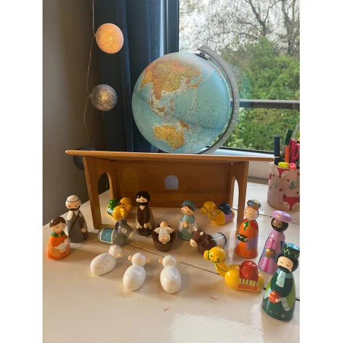 Creche de Noël en bois peint - 5 santons en bois tourné | Comptoir ...