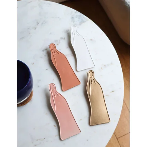 Vierge Céramique Murale – Rose Poudré