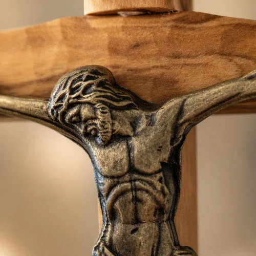 Crucifix en olivier et bronze | Comptoir Religieux