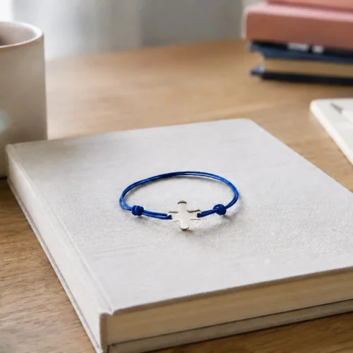 Bracelet élastique bleu marine avec croix | Comptoir Religieux