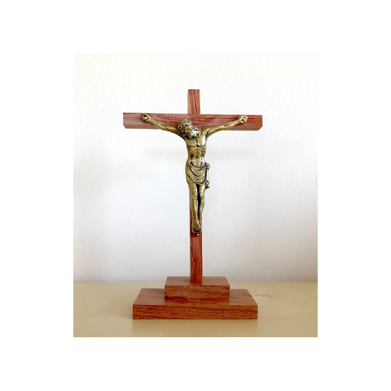 Calvaire en bois avec Christ en bronze