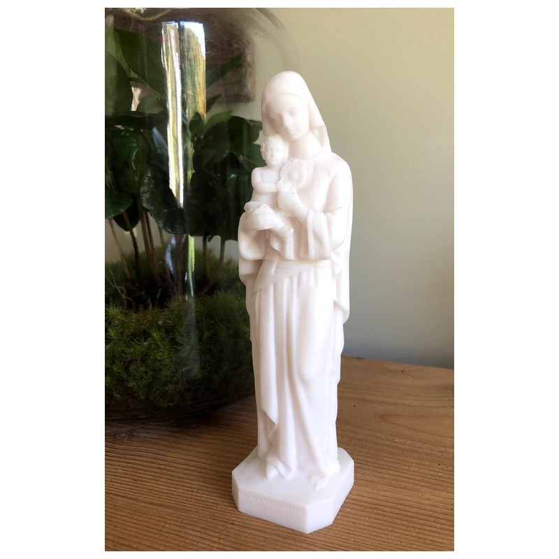 Statue Notre Dame de l'Eucharistie en albâtre - 17cm