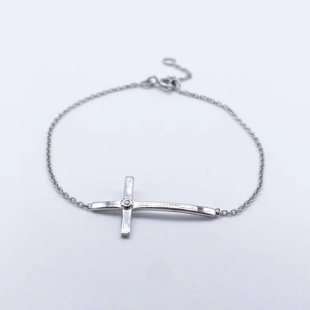 Bracelet avec croix en argent